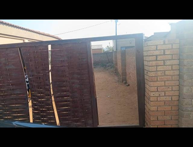 3 BEDROOM HOUSE FOR SALE IN BRAM FISCHERVILLE